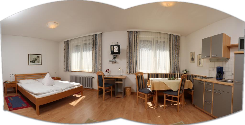Hofer Pension Villach Kamer foto