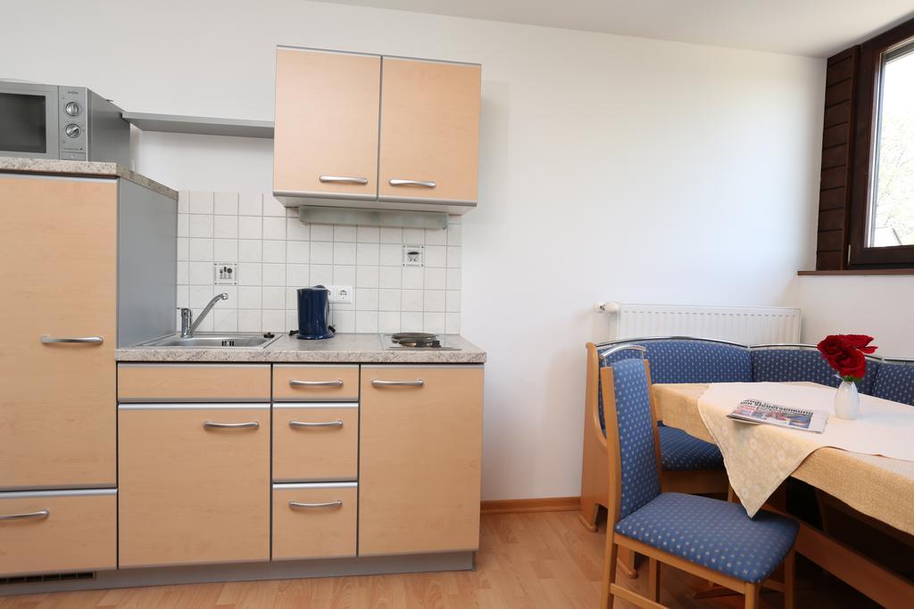 Hofer Pension Villach Kamer foto
