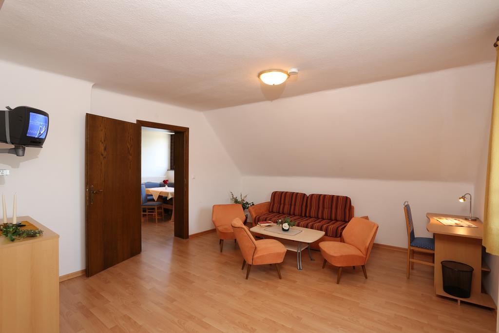 Hofer Pension Villach Kamer foto
